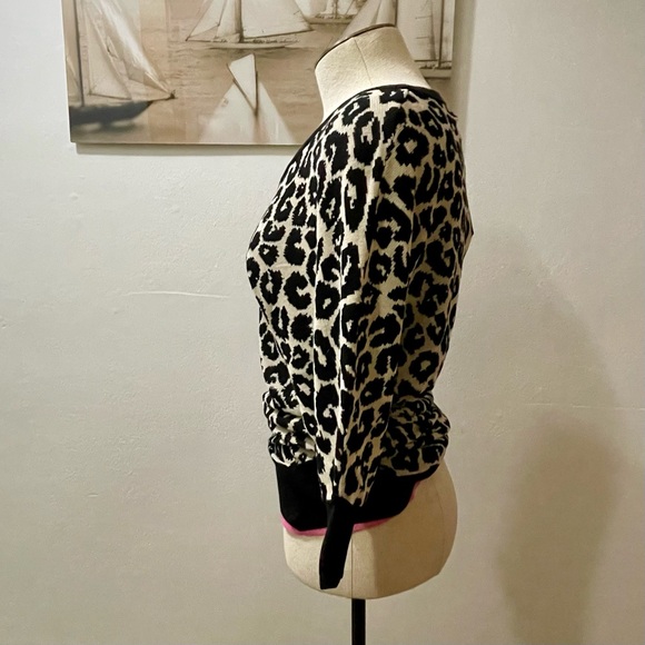 Hilde Print Leopard Print V-neck Dolman Sweater Size: Xtra Small Small - Picture 2 of 5